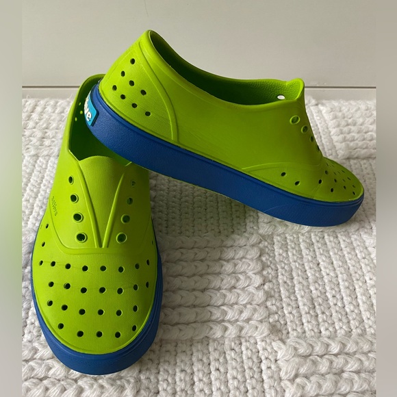 Native Boy or Girl Slip On Water Shoes Youth J5 - Picture 3 of 9